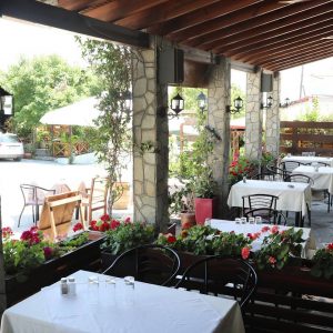 Ταβέρνα Ακριτοχώρι Σερρών, παραδοσιακή κουζίνα Ακριτοχώρι Σερρών, μαγειρευτά φαγητά Ακριτοχώρι Σερρών, κρεατικά Ακριτοχώρι Σερρών, μακαρονάδες Ακριτοχώρι Σερρών, ψητά κρέατα Ακριτοχώρι Σερρών, Το Μπελλές