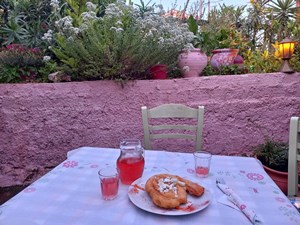 Ταβέρνα Γέρακας, ψησταριά Γέρακας, ψητά κρέατα Γέρακας, ποικιλία κρεατικών Γέρακας, κρέατα στην σούβλα Γέρακας, μαγειρευτά φαγητά Γέρακας, μεζέδες Γέρακας, Το Καπηλειό 