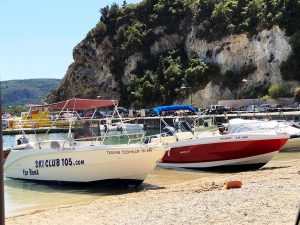 Θαλάσσια σπορ Παλαιοκαστρίτσα Κέρκυρα, μαθήματα σκι Παλαιοκαστρίτσα Κέρκυρα, ενοικίαση σκαφών Παλαιοκαστρίτσα Κέρκυρα, prive ξεναγήσεις Παλαιοκαστρίτσα Κέρκυρα. Μάθημα σκι Παλαιοκαστρίτσα Κέρκυρα, Ski Club 105 