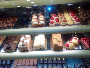 Ζαχαροπλαστείο Νέα Χαλκηδόνα, γλύκα Νέα Χαλκηδόνα, τούρτες Νέα Χαλκηδόνα, κεράσματα Νέα Χαλκηδόνα. Γλυκά ταψιού Νέα Χαλκηδόνα, σιροπιαστά γλυκά Νέα Χαλκηδόνα, Συντριβάνι