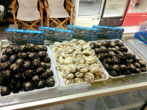 Ζαχαροπλαστείο Ύδρα, γλυκά Ύδρα, υδρέϊκα αμυγδαλωτά Ύδρα, γλυκά γάμου Ύδρα, γλυκά βάπτισης Ύδρα, τούρτες Ύδρα, πάστες Ύδρα, σιροπιαστά γλυκά Ύδρα, παγωτά Ύδρα, Τσαγκάρη