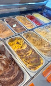 Ζαχαροπλαστείο Καρλόβασι Σάμος, γλυκά Καρλόβασι Σάμος, σιροπιαστά γλυκά Καρλόβασι Σάμος, γλυκά ταψιού Καρλόβασι Σάμος, παγωτά Καρλόβασι Σάμος, πάστες Καρλόβασι Σάμος, τούρτες Καρλόβασι Σάμος, σοκολατοειδή Καρλόβασι Σάμος, Κυψέλη 